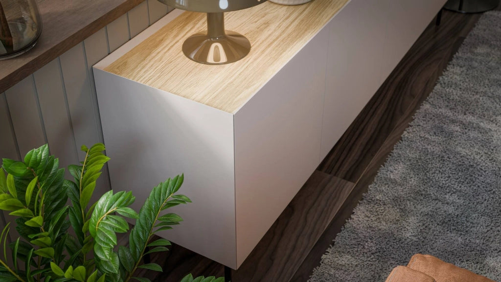 Credenza Verrone, Madia da salotto con tre ante battenti e vani interni, Rialzata da terra, 150x40 h70 cm, Beige e Rovere