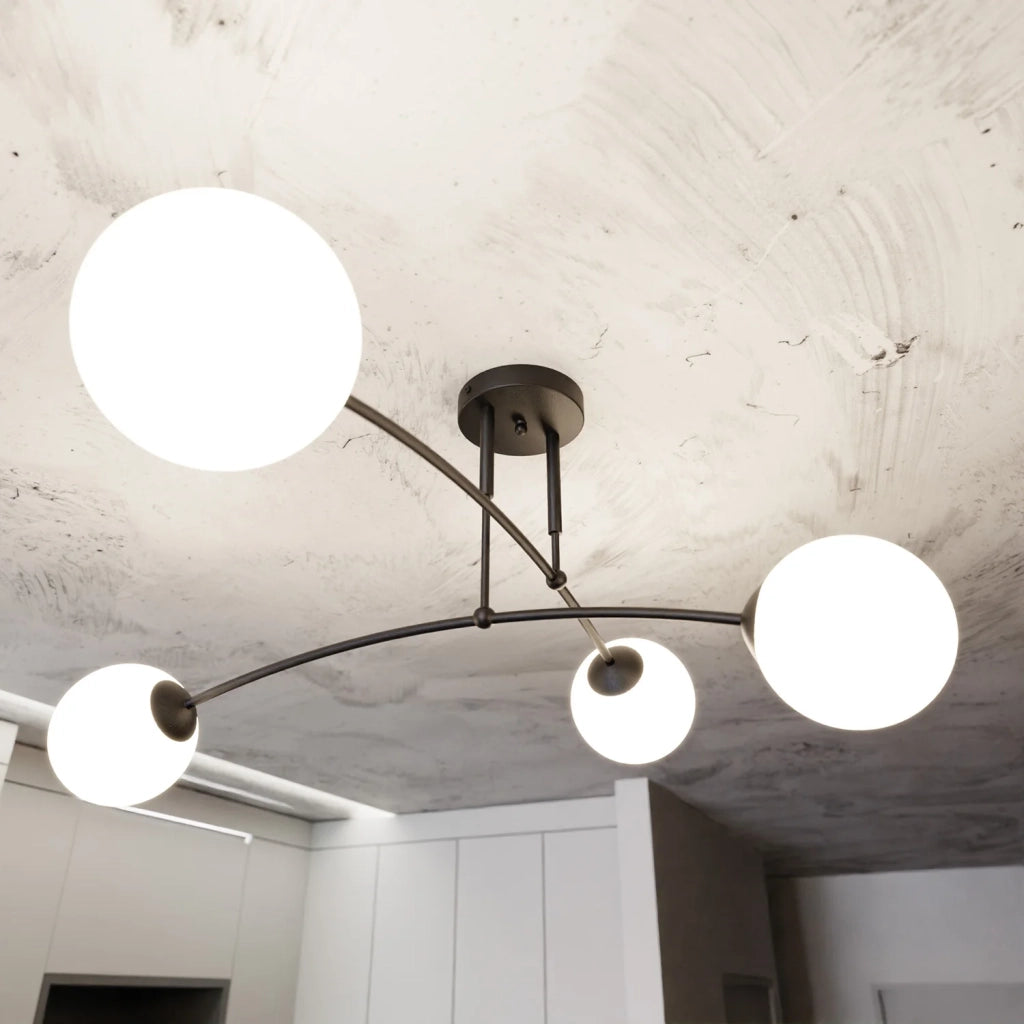 Plafoniera Moderna 4 Luci Susanoo In Acciaio Nero E Vetri A Sfera In Bianco