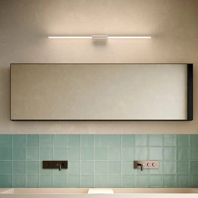 Brilliant Lampada da Parete o Soffitto a LED, Design Lineare in Cromo Lucido, Diffusore Cilindrico in Policarbonato, Altezza 126.2 cm, 12W, IP20
