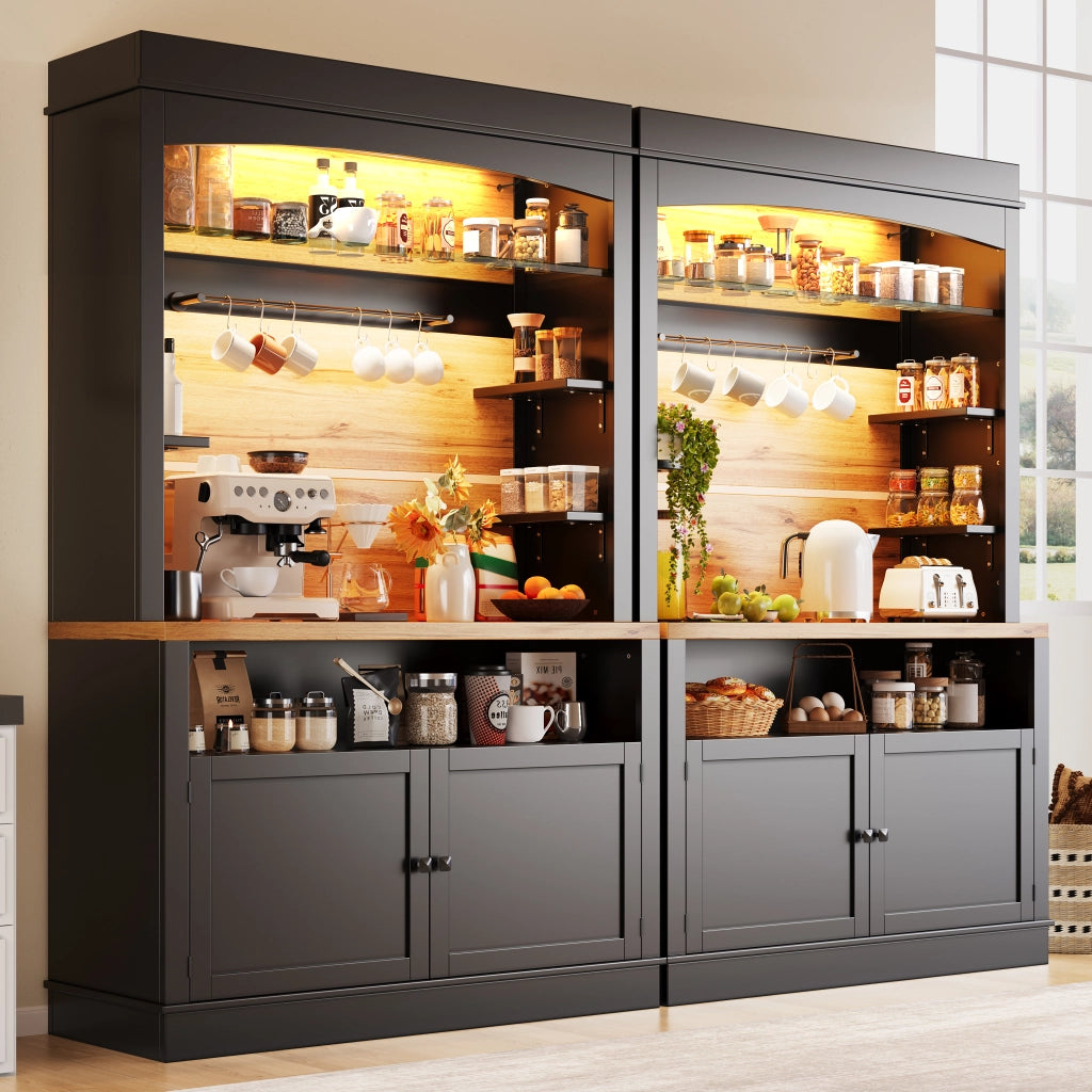 Credenza da Cucina Alta con 4 Ante; 2 Vani Aperti; LED USB e 12 Ganci; in MDF e Metallo; Nero