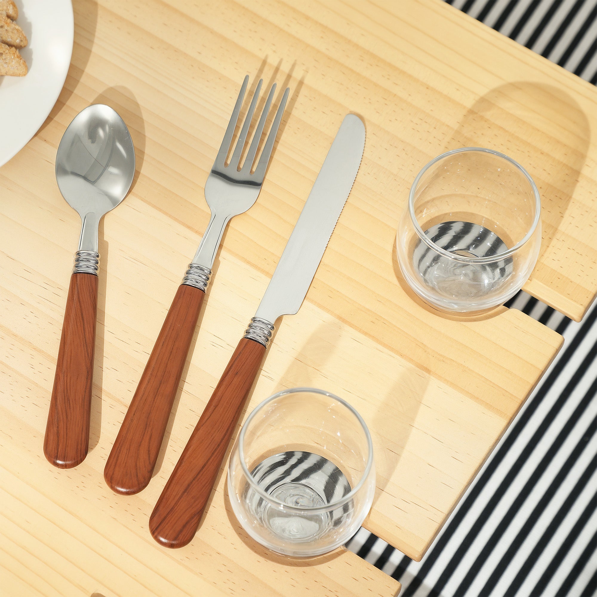 Cesta Valigetta da Pic Nic per 4 Persone 21 Pezzi in Vimini Marrone Chiaro