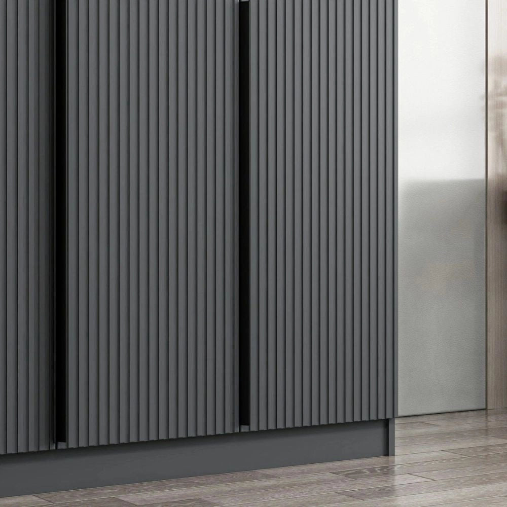 Armadio Kale 3 ante battenti effetto cannettato antracite 135x52x210H – Eleganza e capienza