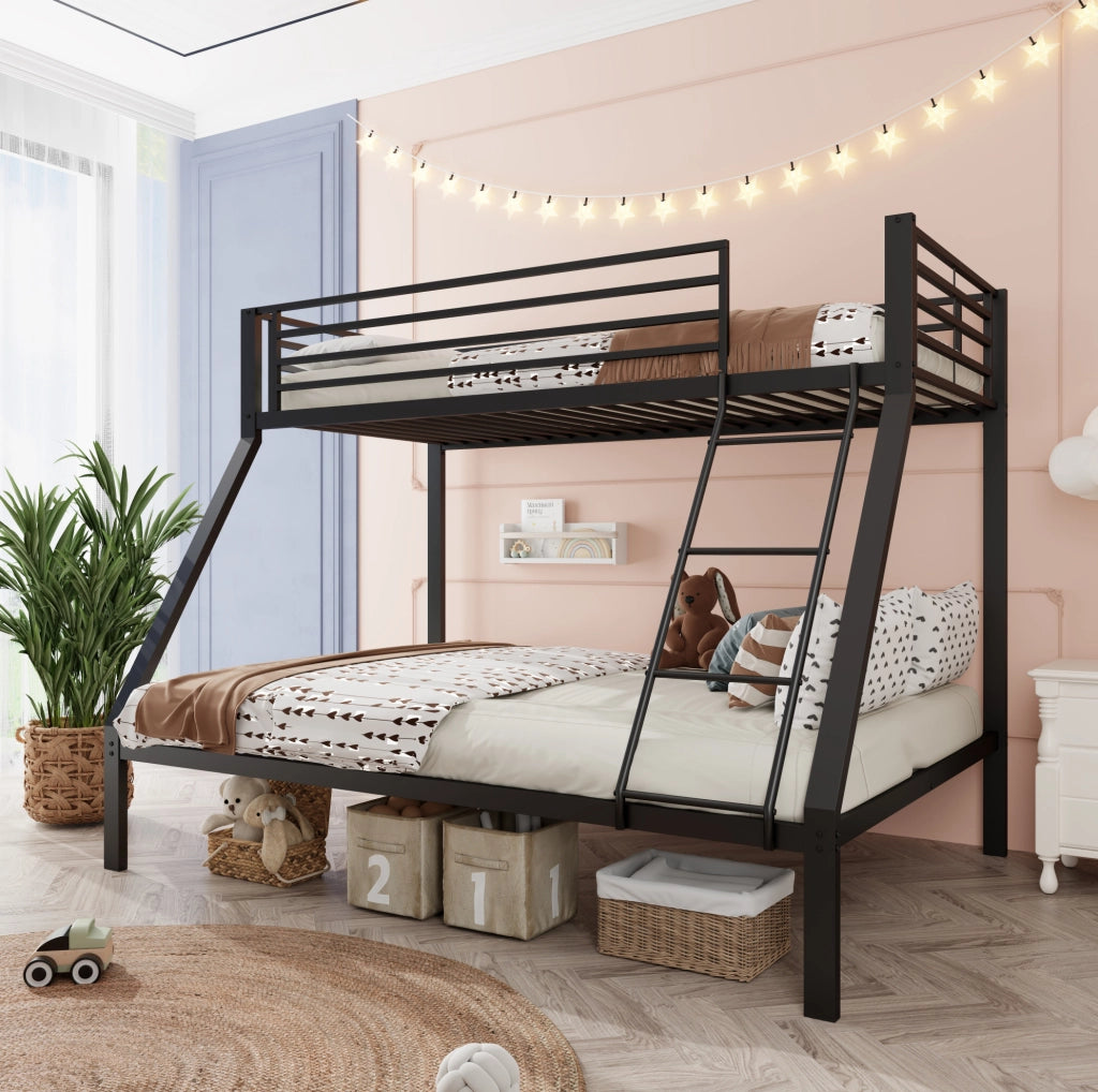 Letto a castello in metallo nero 90x200 cm sopra e 140x200 cm sotto; con scala reversibile