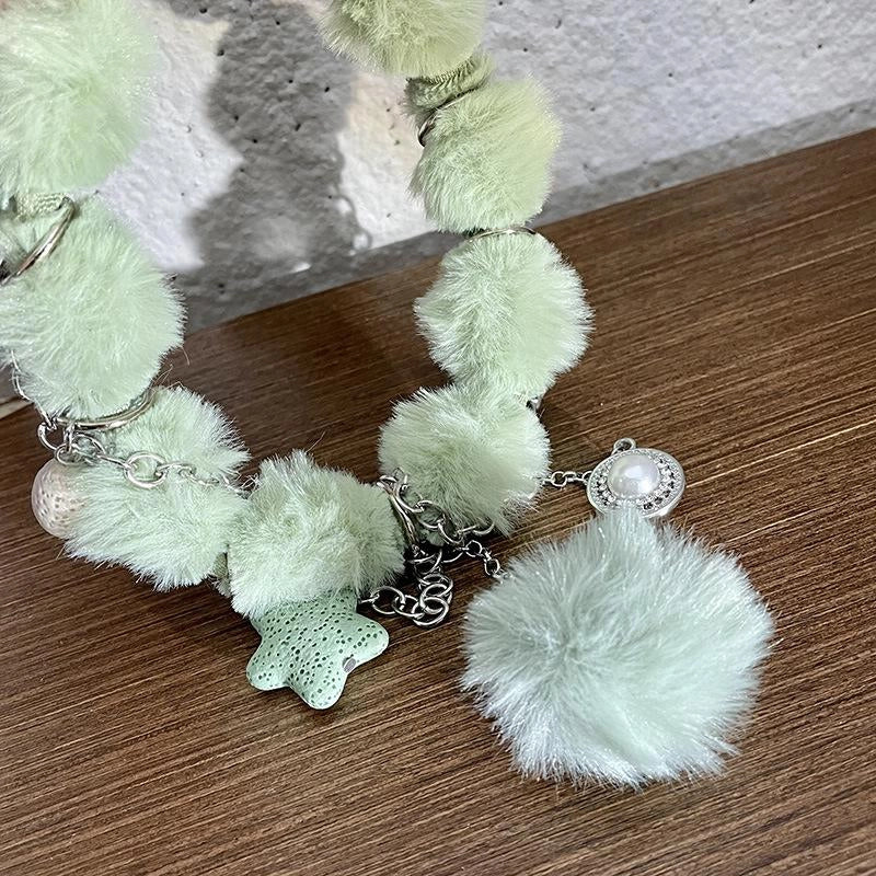 Collana con ciondolo a perla verde in peluche, realizzata a mano, regalo di Natale o di compleanno.