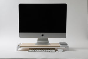 Supporto Monitor da Scrivania 56x20x5,7 cm con Base di Ricarica Wireless in MDF e Plastica Bianco