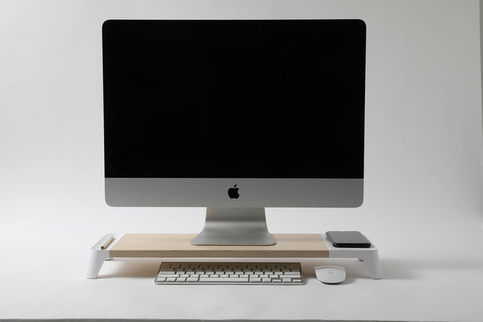 Supporto Monitor da Scrivania 56x20x5,7 cm con Base di Ricarica Wireless in MDF e Plastica Bianco