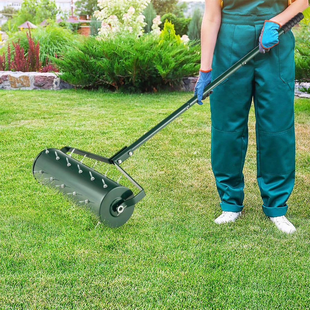 Arieggiatore per Prato a Rullo 44/53 cm, Aeratore Rullo da Giardino Manuale con Chiodi da 3,5 cm, in Metallo Antiruggine con Manico, Ideale per Prato, Orto e Terreno (53 x 130 cm, Verde)