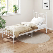 Letto singolo 90x200 cm in acciaio con rete a doghe e spazio sottoletto; bianco