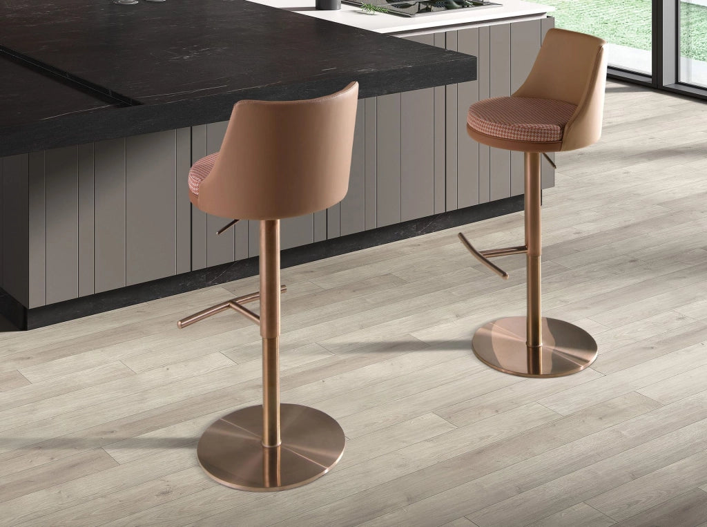 Sgabello girevole in tessuto marrone terracotta e beige e similpelle marrone