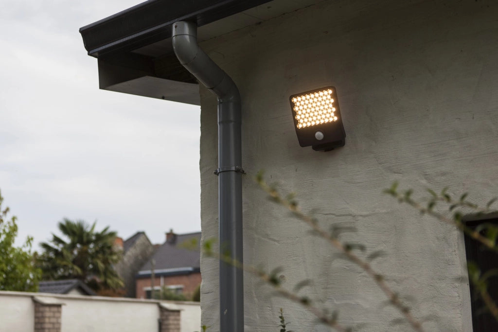Applique esterna LED 24W PIR grigio scuro IP54 Lutec