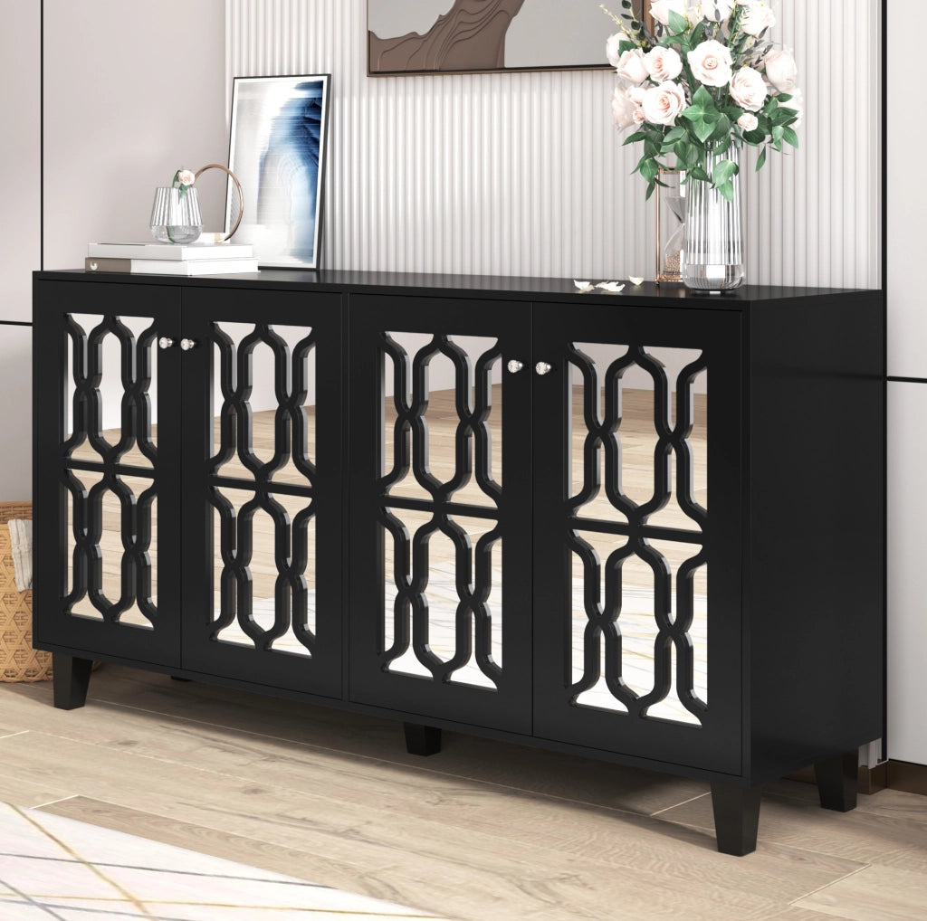 Credenza nera con superficie a specchio; 4 ante e 2 ripiani interni mobili; 160x40x84 cm in MDF