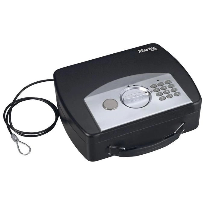 Master Lock P008EML Cassaforte Portatile con Combinazione Digitale e Cavo d'Acciaio Capacita' 2.17 L Alimentazione 4 AA (non incluse) Chiavi di Emergenza Incluse colore Nero