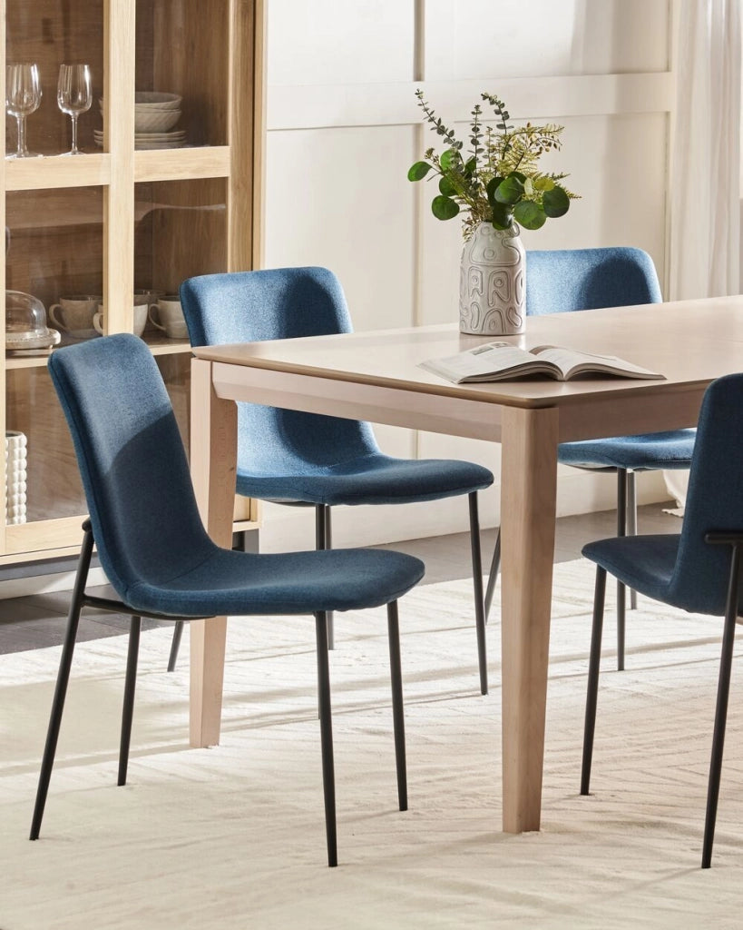 Set di 4 sedie da pranzo in tessuto poliestere Blu Scuro Sala da pranzo Gambe in ferro Elegante