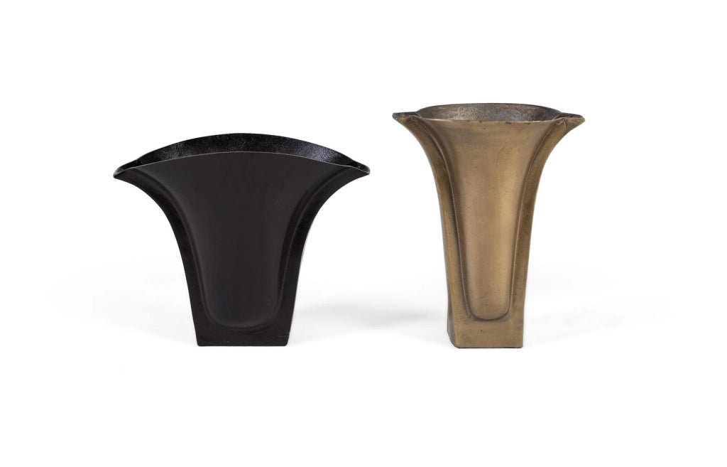 Set di due vasi realizzati in alluminio con finitura grezza