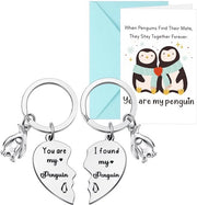 Sostegno per chiavi in forma di pinguino con cartolina di compleanno - Regalo unico per coppie - Giubileo romantico - Sostegno per chiavi con incisione - Regalo originale per San Valentino