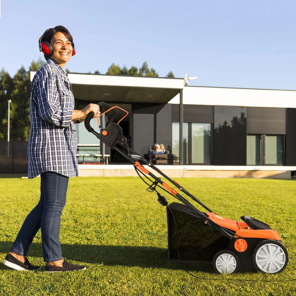 Scarificatore 2 In-1 per Prato, Arieggiatore Elettrico con Sacco Raccoglitore da 45L, Larghezza 38cm, con 3 Posizioni Regolabili, Scarificatore 1800W per Giardino Cortile (38 cm, Arancione)