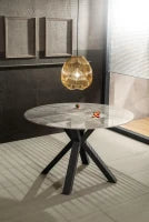 E-STYLO Tavolo fisso con top in solid ceramic effetto marmo temperato e gambe in metallo verniciato, 120cm X 120cm H. 76cm.