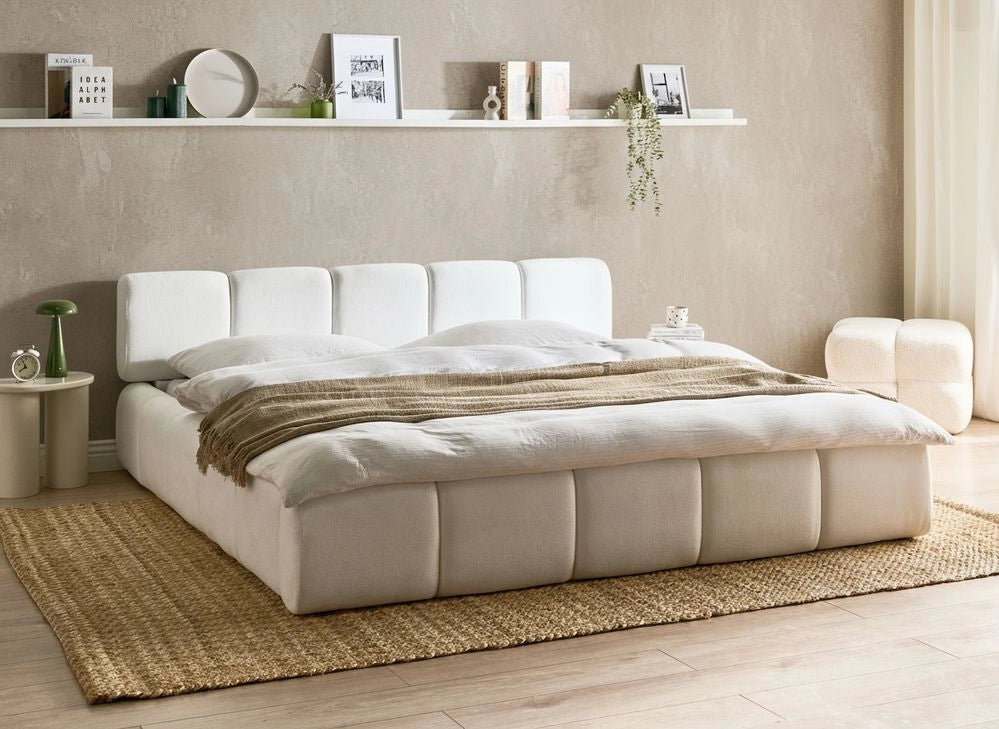 Letto minimalista in tessuto con testiera imbottita bianco sporco 180 x 200 cm stile scandinavo
