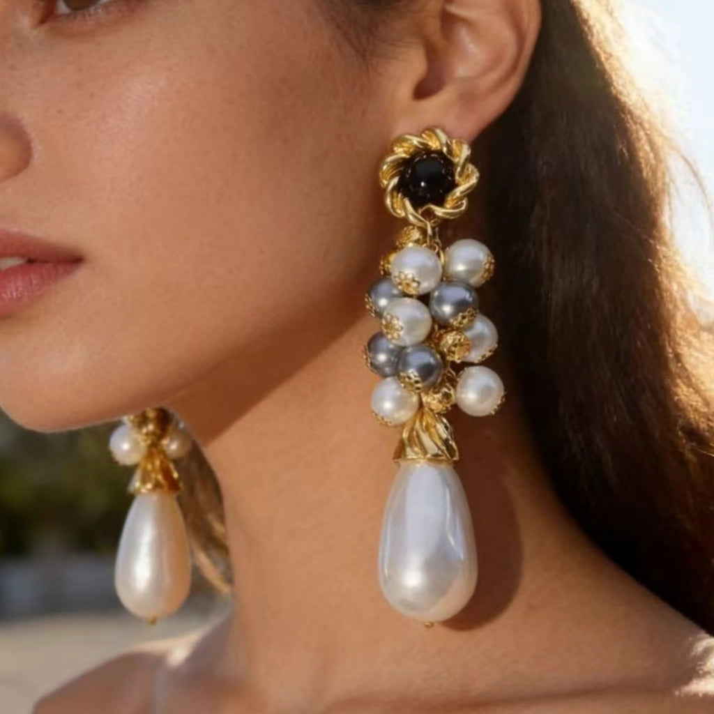 Orecchini vintage a goccia con perle bianche