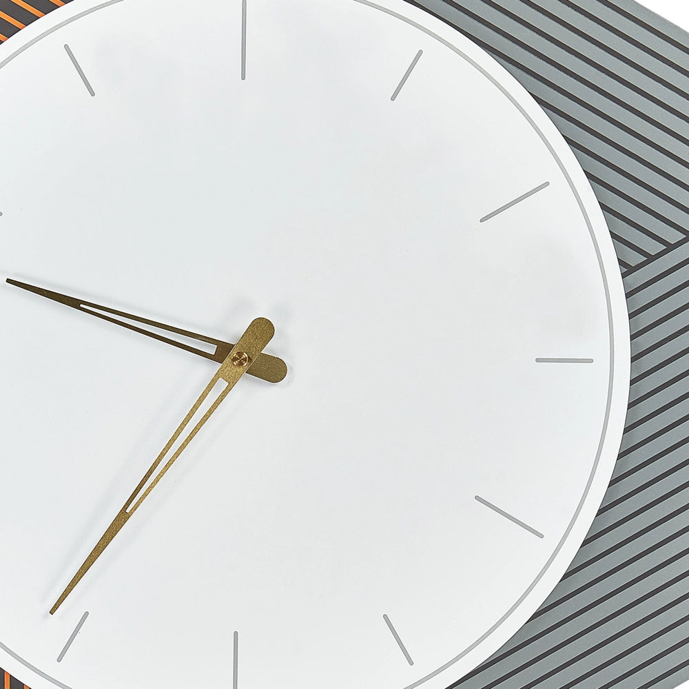 Orologio da parete bianco con metallo MDF grigio e arancione 52 x 60 cm Design senza numeri Decorazione per il soggiorno