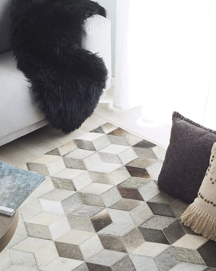 Tappeto in pelle di vacchetta Capelli grigi su pelle Motivo patchwork geometrico 160 x 230 cm