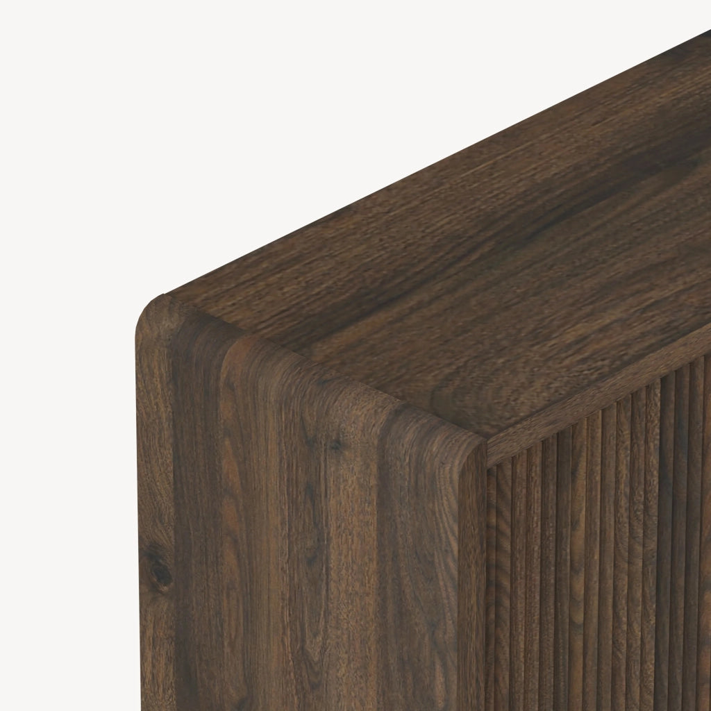 Credenza Bassa Lukkodso con 4 Ante e Scomparti Aperti 77x145x30 cm Effetto Noce [en.casa]