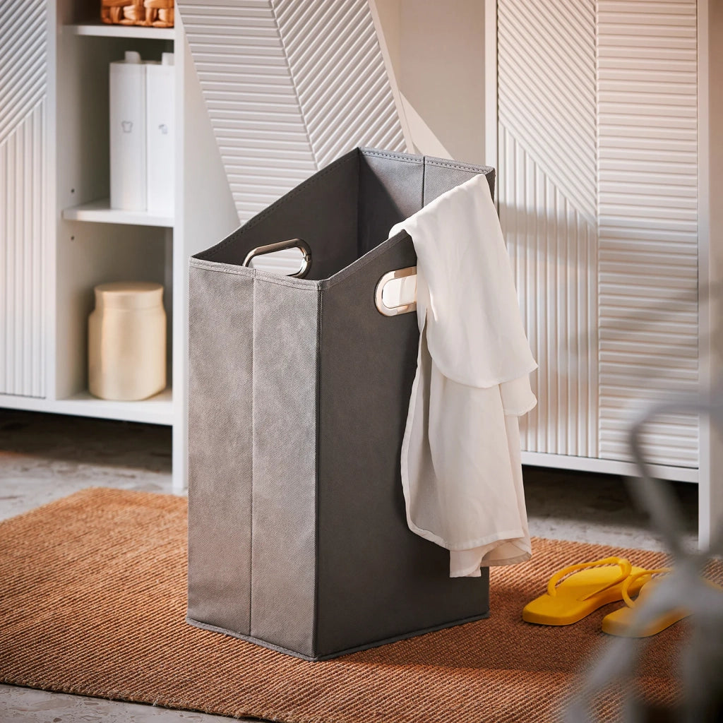 Mobiletto Alto da Bagno con Cesto per Biancheria, Armadietto per Lavanderia Bianco 60x30x170cm BZR155-W