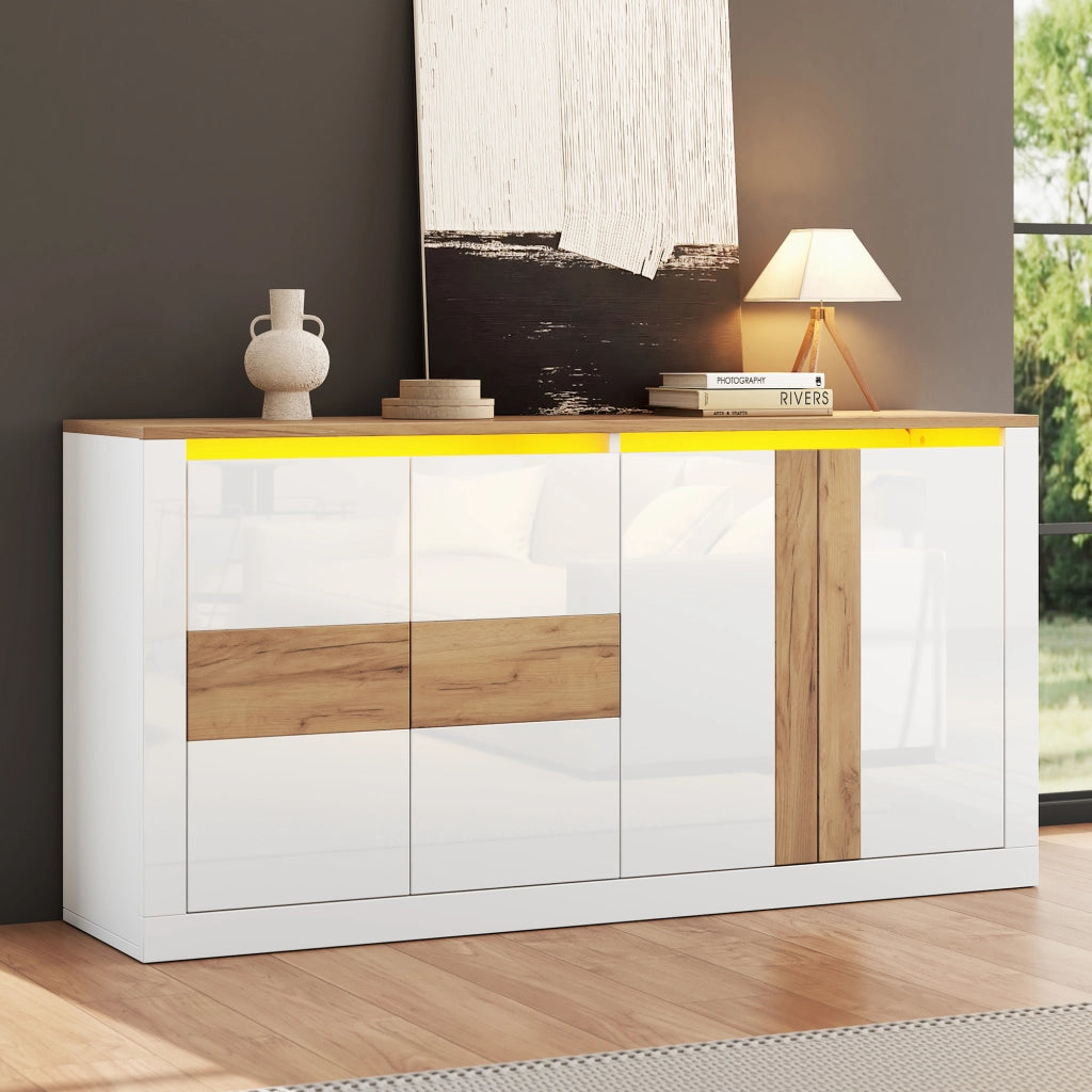Sideboard 140¡Á35¡Á70 cm in MDF, 4 ante scorrevoli, LED RGB, finitura bianco lucido/effetto legno naturale e ripiani regolabili.