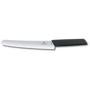 Victorinox 6.9073.22WB Swiss Modern Coltello per Pane e Pasticceria Lama Dentata 22 cm in Acciaio Inossidabile Manico Nero colore Nero