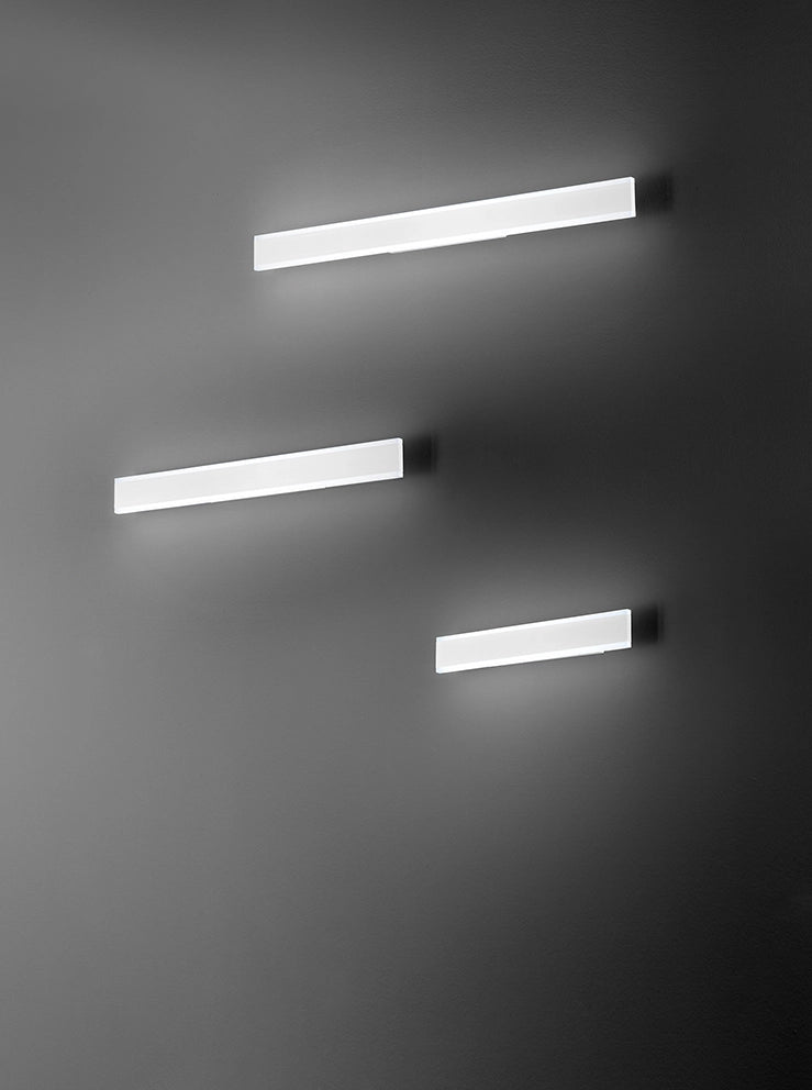 Applique in alluminio verniciato nero Kante LED 16W CCT 3000K 4000K 6000K CRI?80 220-240V 50/60Hz 1200Lm dimmerabile 4cm biemissione