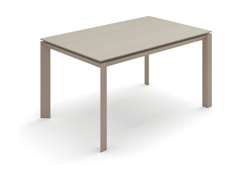 Tavolo allungabile Account 24 con top in ceramica sabbia opaca e allunghe in MDF sabbia - Stones