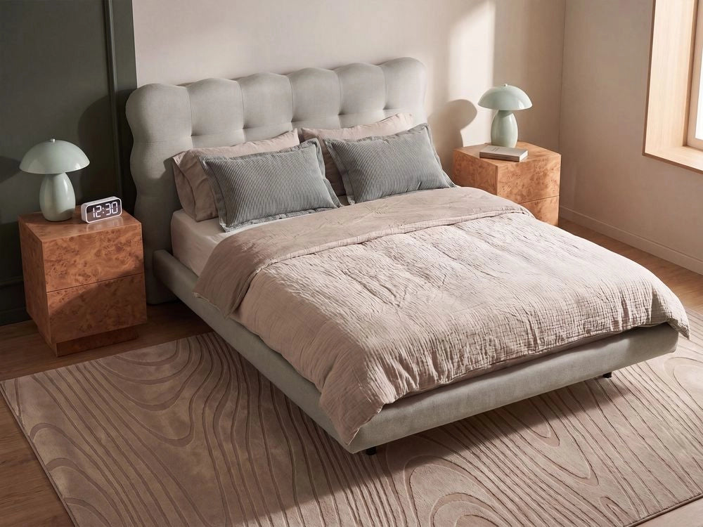 Letto matrimoniale in tessuto con testata trapuntata Beige 140 x 200 cm design moderno