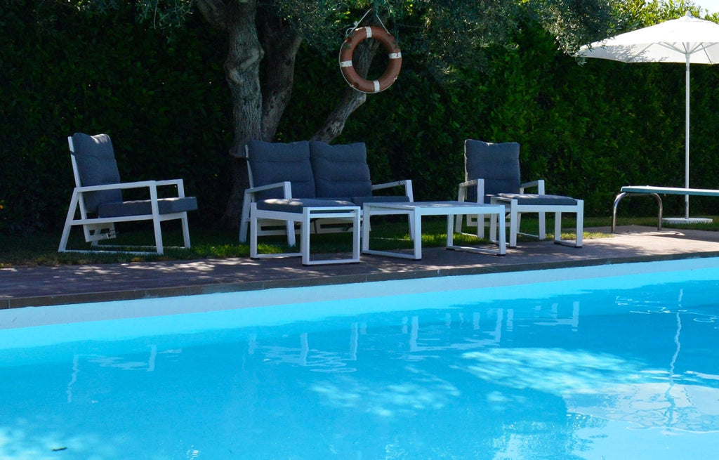 Set Salotto da Giardino Divano 3 Posti 2 Poltrone e Tavolino Mikonos Plus