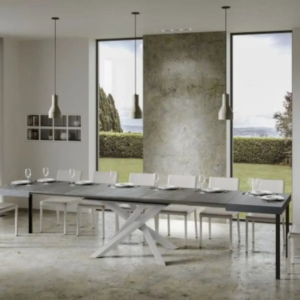 Tavolo allungabile 130/390x90 cm Volantis colore cemento gambe bianche