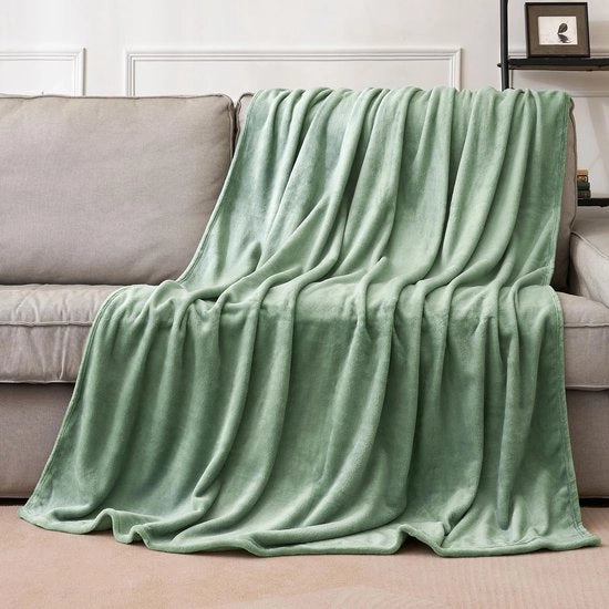 Coperta Fluff Plaid Fleece per Divano e Poltrona Dimensioni 130x150 cm a Tinta Verde Matcha