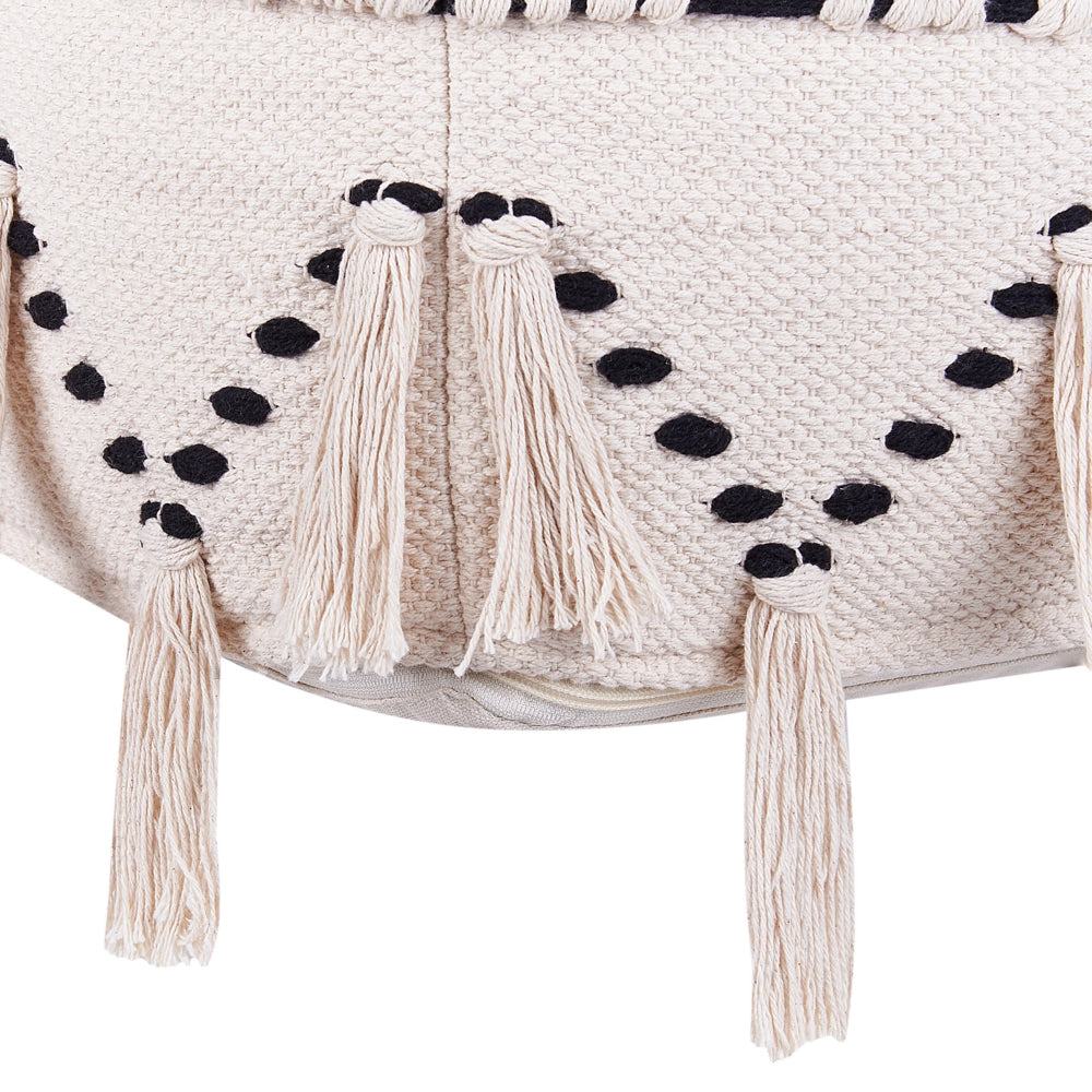 Pouf beige con nappe decorative in maglia di cotone Nero Boho Design