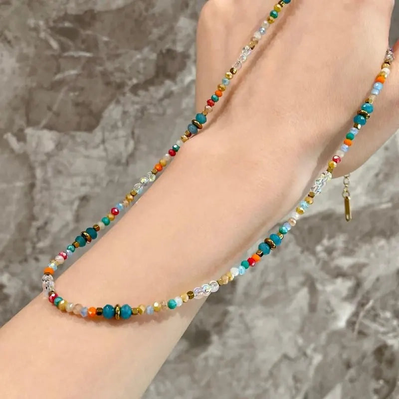 Collana con perline di cristallo: gioiello artigianale in pietra naturale