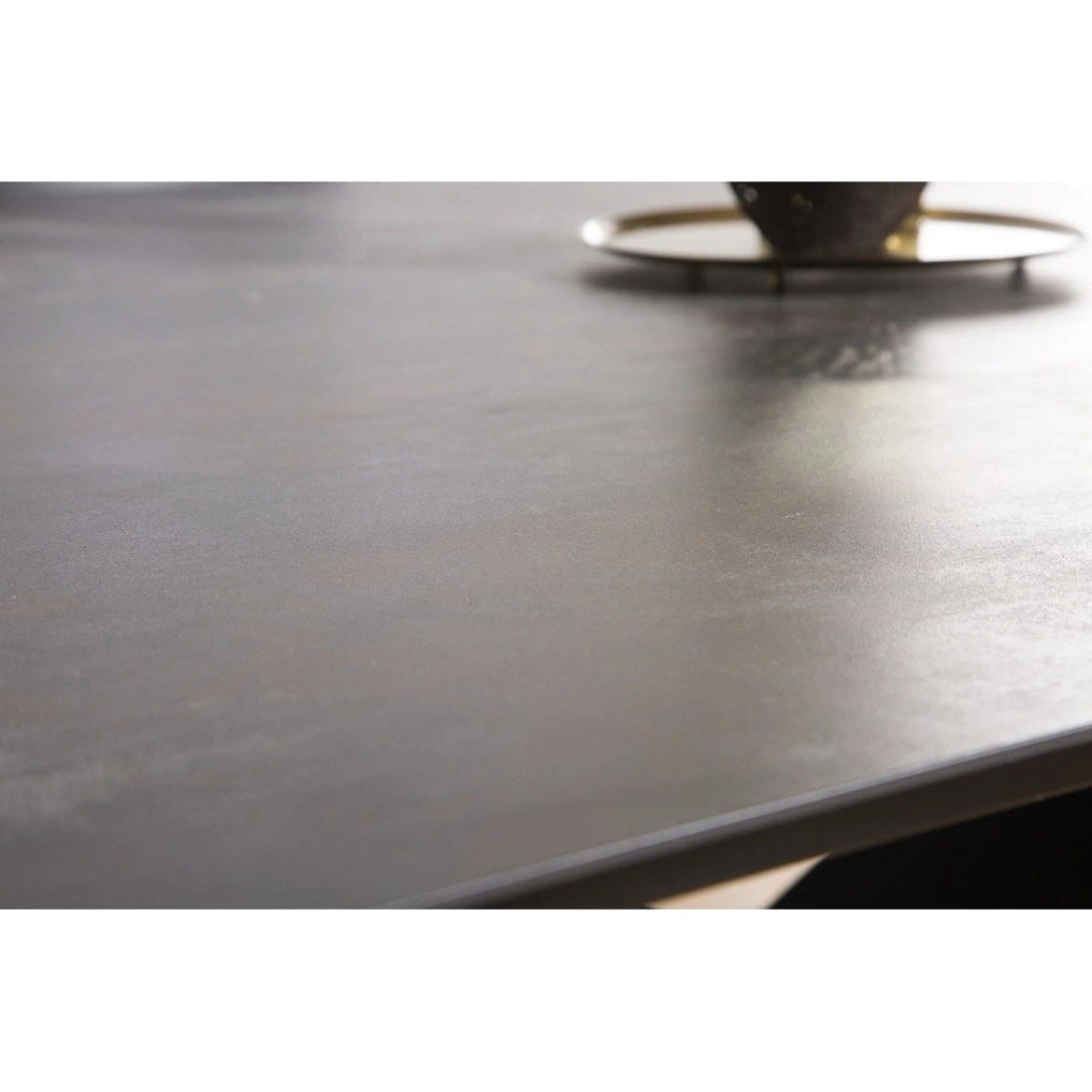 Tavolo da pranzo ATARA 180–260 cm – Piano in ceramica grigio tortora e struttura in metallo nero