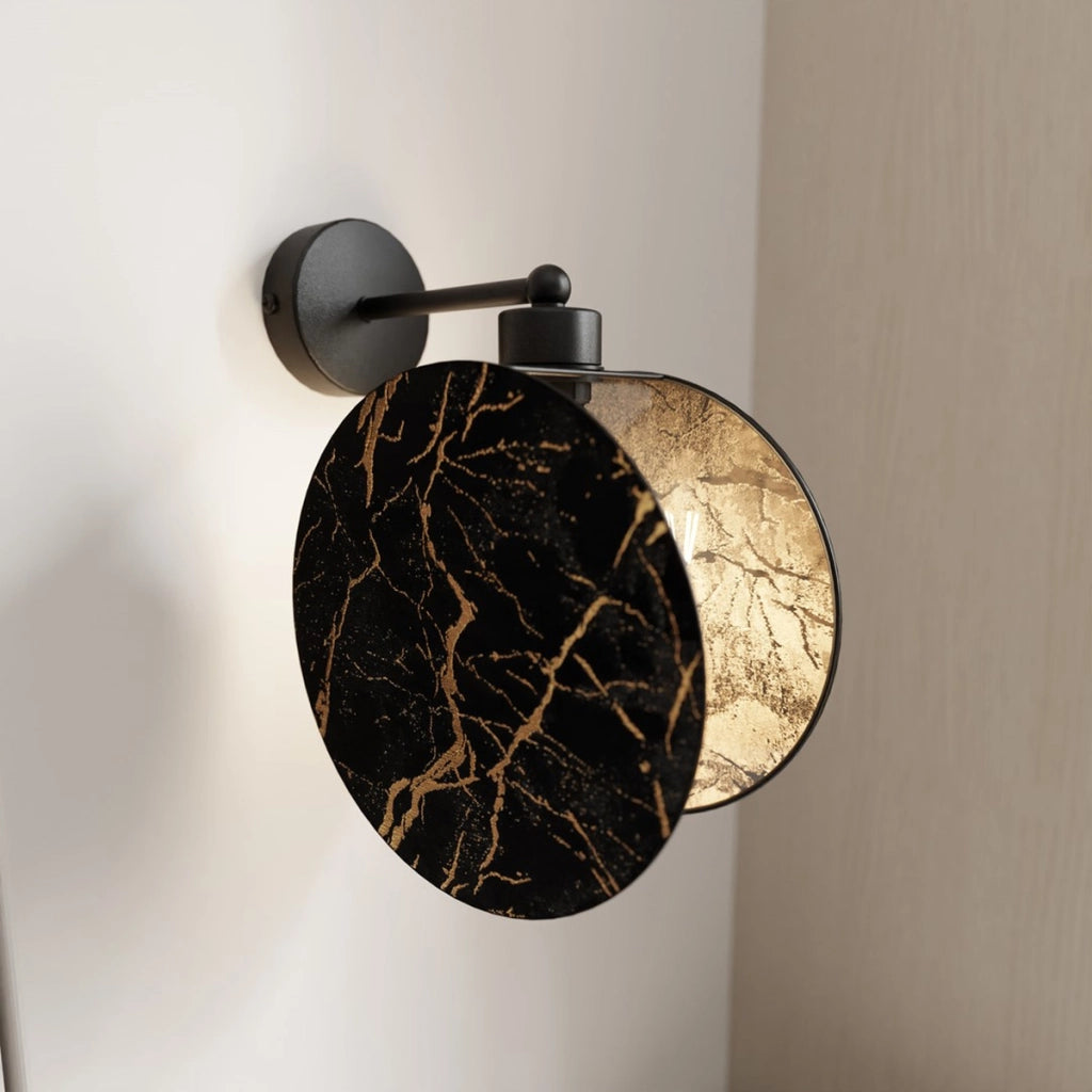 Applique MOTIF in acciaio nero con paralume effetto marmo