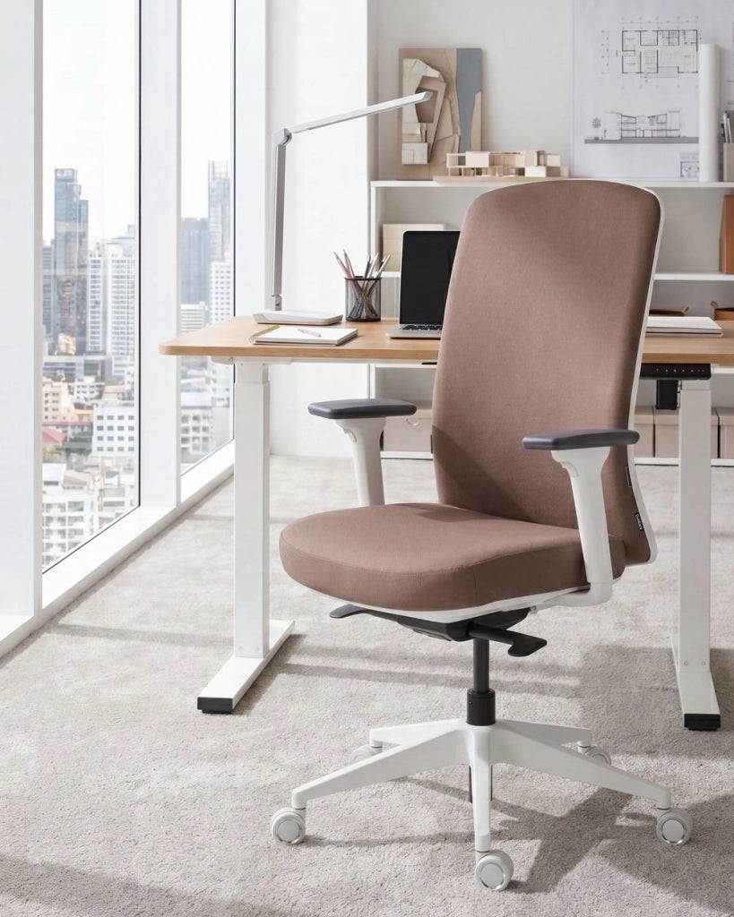 Sedia da ufficio ergonomica con schienale regolabile, seduta scorrevole, braccioli regolabili e supporto lombare marrone
