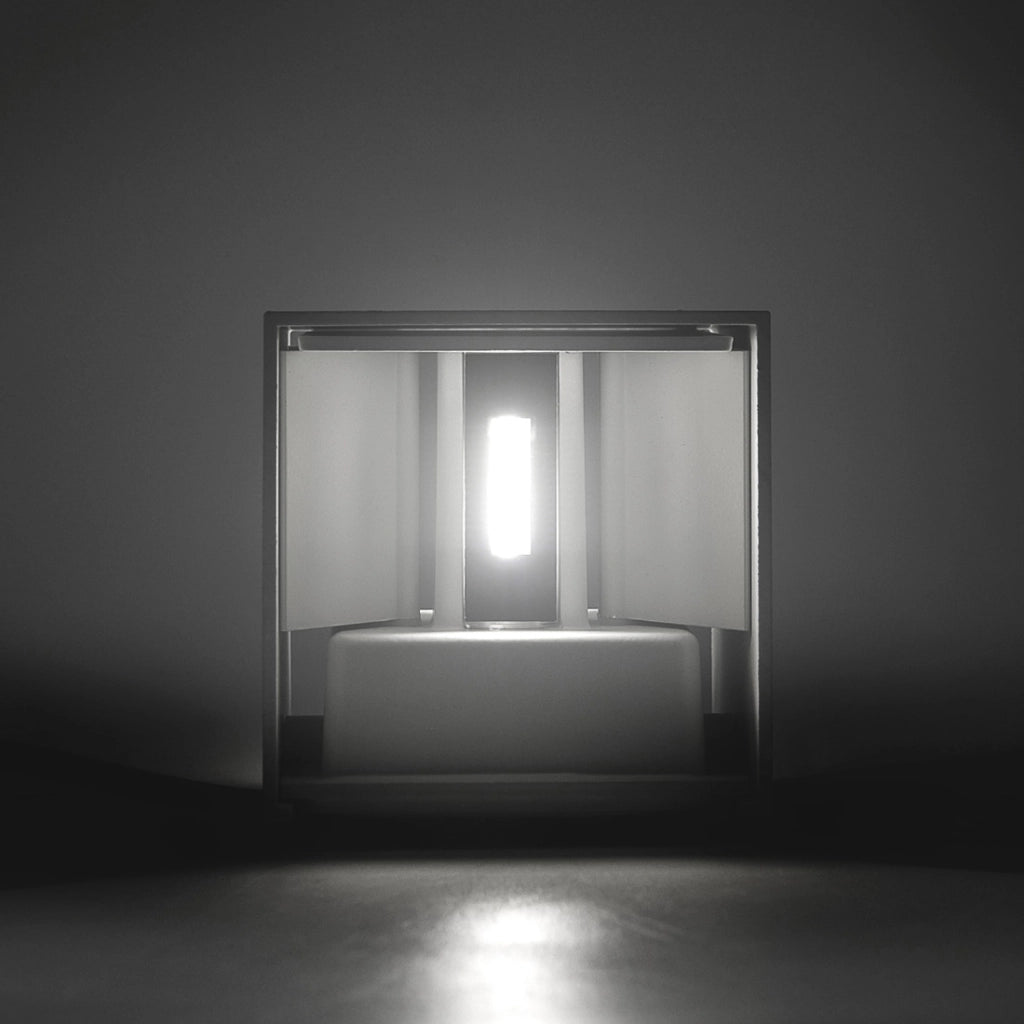 APPLIQUE LED CUBO BIANCO 10W CON LUCE FREDDA 6500K° - ILLUMINAZIONE REGOLABILE PERFETTA PER AMBIENTI ESTERNI IP65