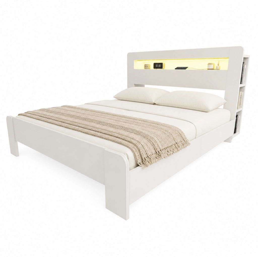 Letto matrimoniale 180x200 cm in legno bianco con testiera portaoggetti; LED e prese integrate
