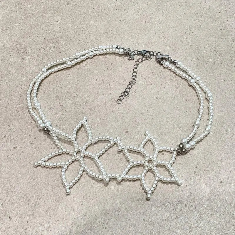 Collana con fiore di perle intrecciato a mano, regalo di Natale o di compleanno.