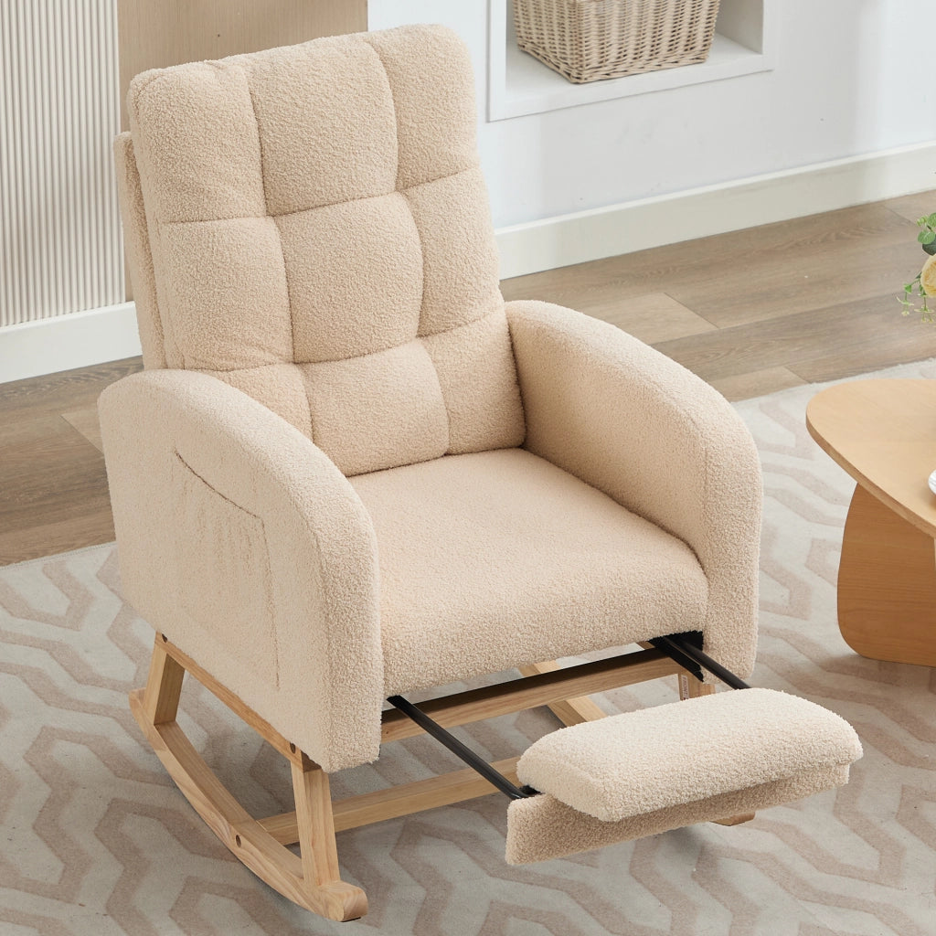 Poltrona a dondolo beige in boucl¨¦ con struttura in legno massello, schienale alto e tasca laterale