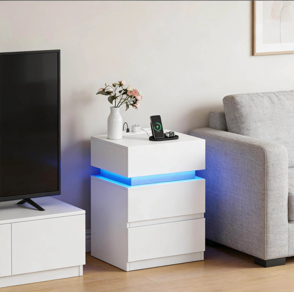 Comodino bianco con LED regolabile; 2 prese e 2 USB; 40 x 35 x 55 cm