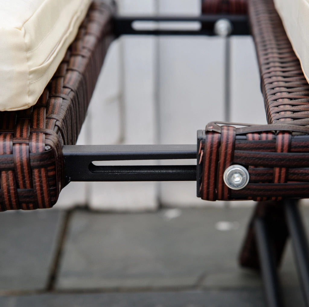 Divano da giardino in rattan marrone con braccioli reclinabili