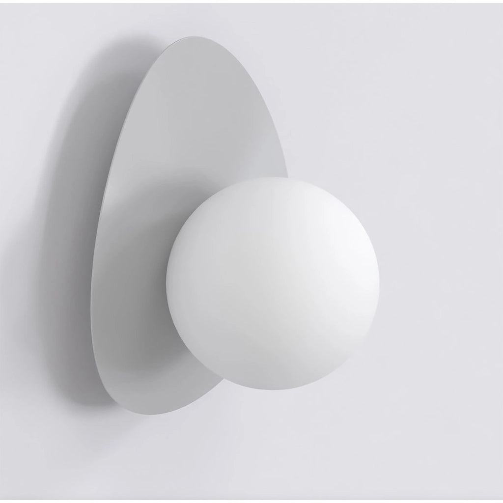 Lampada a parete OVO in acciaio grigio e vetro bianco opaco