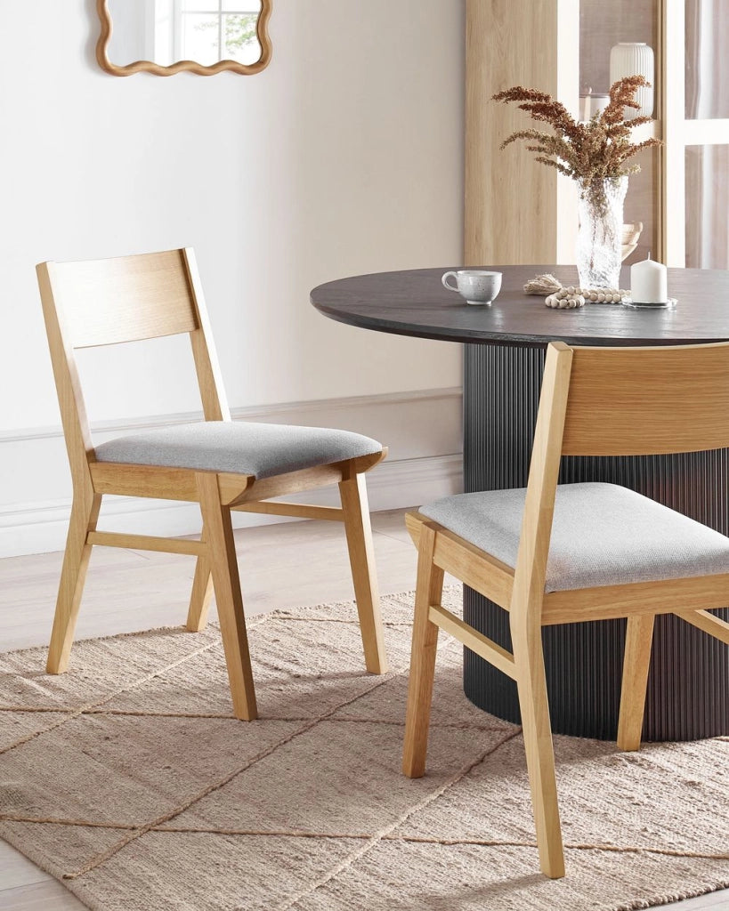 Set di 2 sedie da pranzo in tessuto grigio senza braccioli Struttura in legno massiccio chiaro tradizionali retrò Seduta