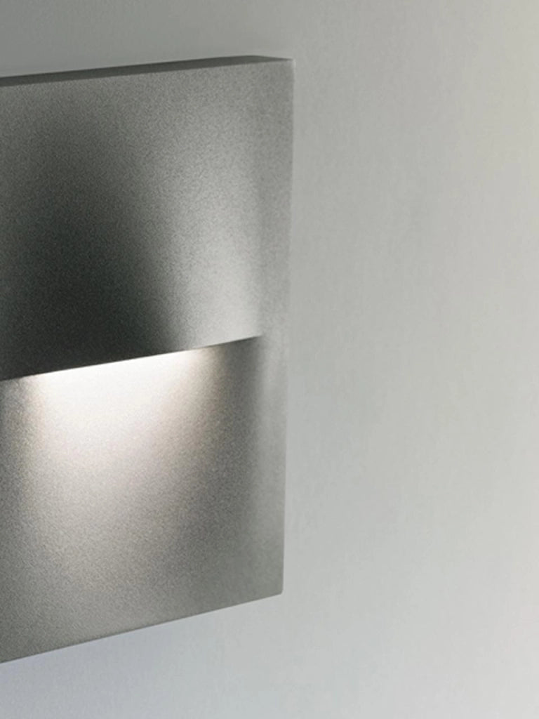 Applique tonda in alluminio pressofuso con diffusore satinato - Luce naturale grafite