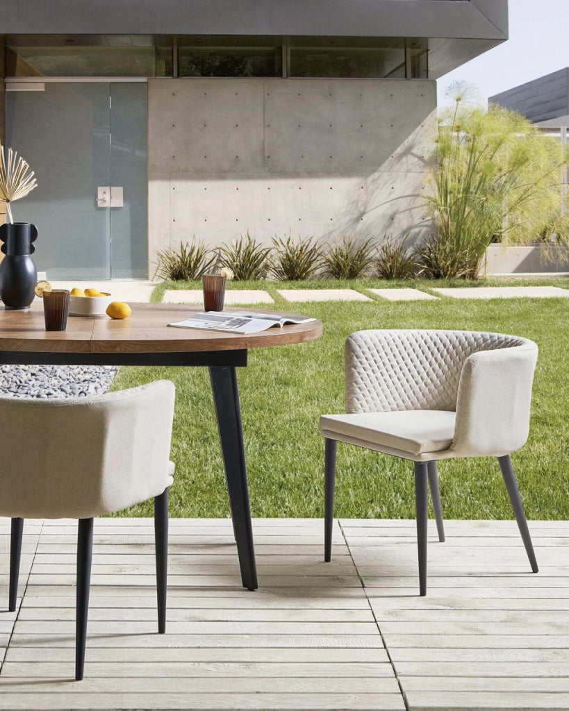 Set di 2 poltrone da giardino Beige Rivestimento in tessuto Gambe d'acciaio Arredamento da interno per esterni